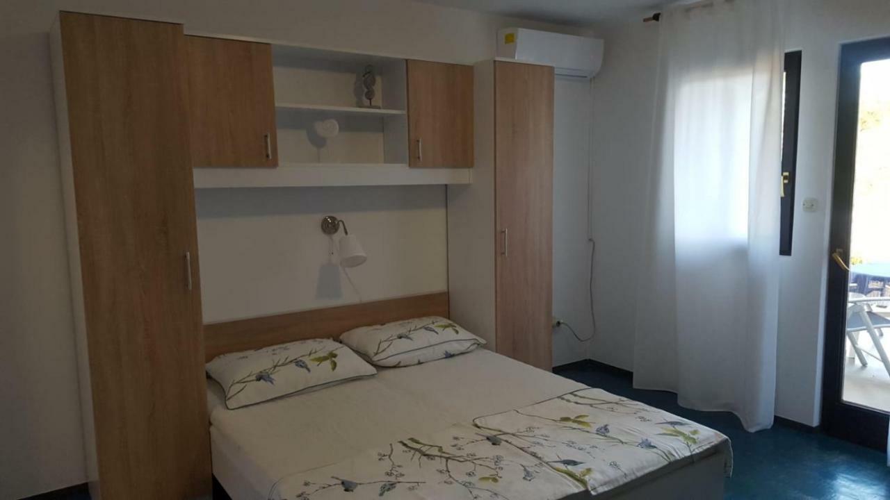 Apartmani Laura Trogir Exterior photo
